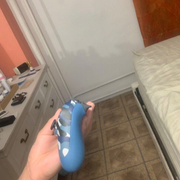 Ps4 blue camo scuff controller - Picture 3 of 5
